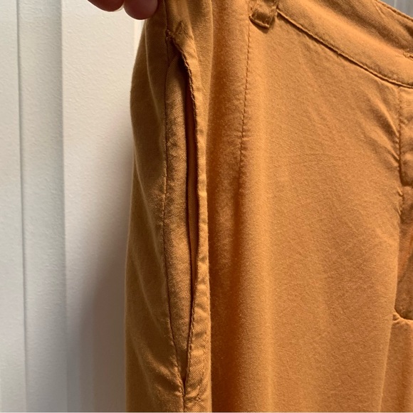 Bombay & Paisley capris. Caramel colored. Wide leg capri pants. Size Large. - Picture 7 of 11